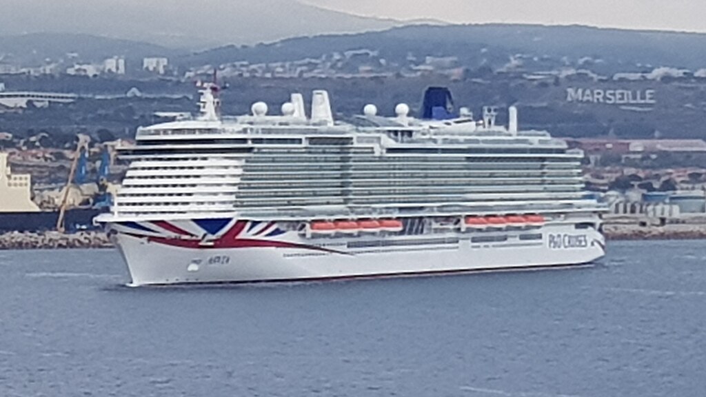 big cruise ship lines