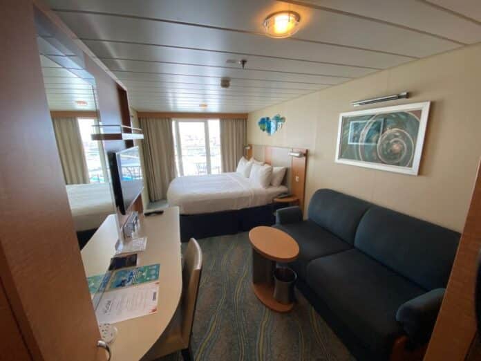 What to Know Before Making Love on Your Cruise Cabin Balcony | Cruzely.com