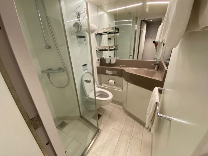 do cruise ship cabins have bathrooms
