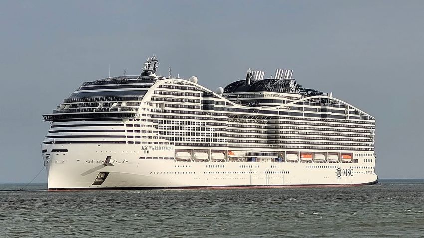 biggest cruise ship on the water
