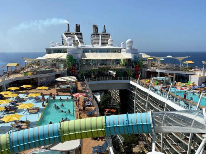 12 Major Differences Between Royal Caribbean and Carnival Cruise Line ...