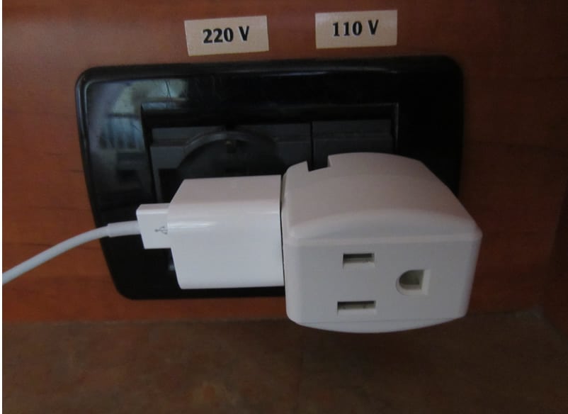 Outlet adapter for a cruise
