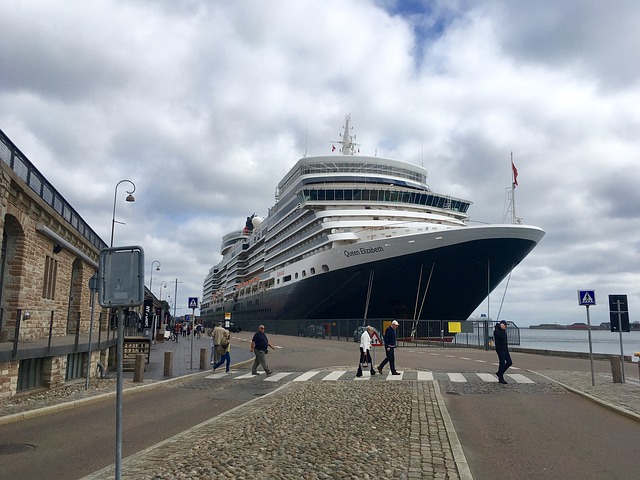 Queen Elizabeth cruise ship