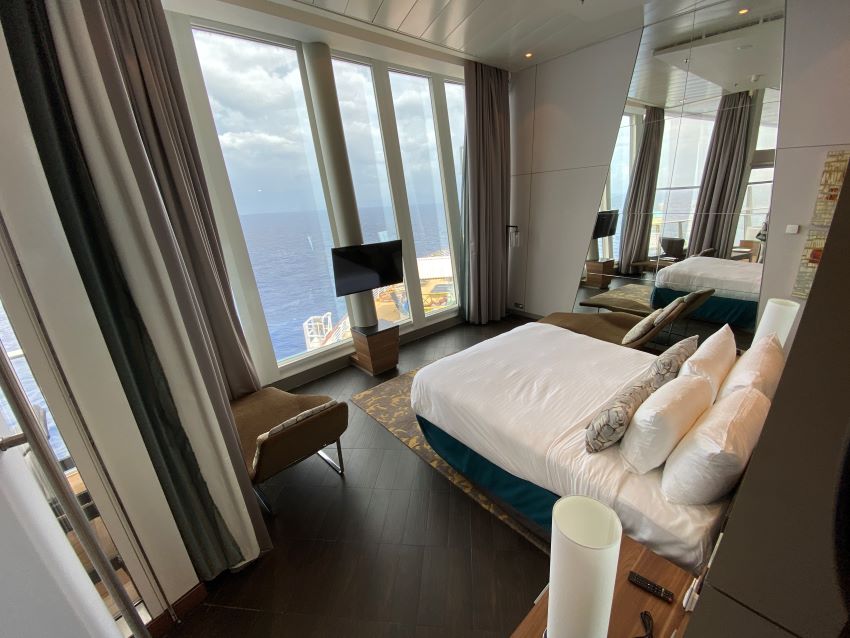 cruise ship cabin room