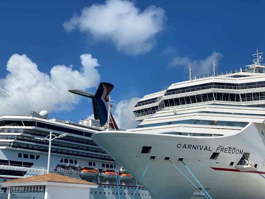 royal princess cruise ship passenger capacity